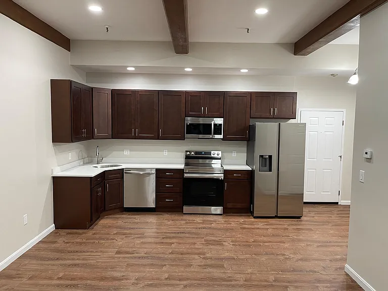 402 River St #3D — Photo 3