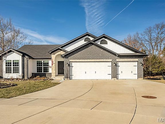3rd image of 717 Ramblewood Cir