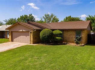 709 Camelot, Moore, OK 73160