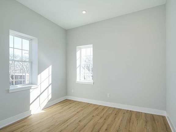 3rd image of 2701 W Glenwood Ave #3
