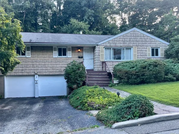 7 Deepdale Court, Glen Cove, NY 11542