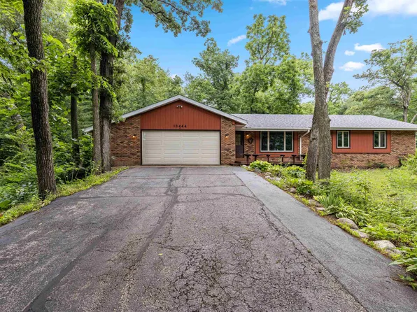 10444 Ray Dr, Roscoe, IL 61073