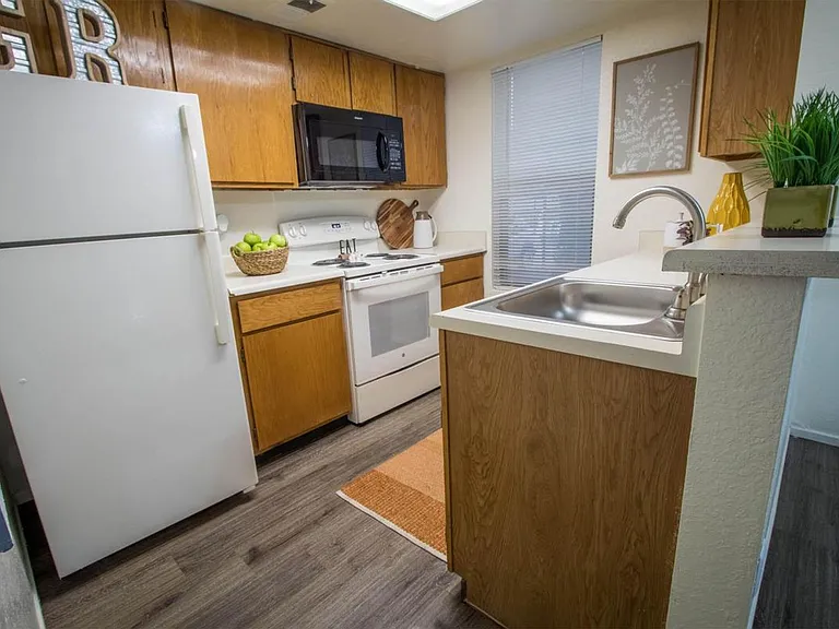 ONE MONTH FREE! APPLY FREE! VIRTUAL TOURS! — Photo 86