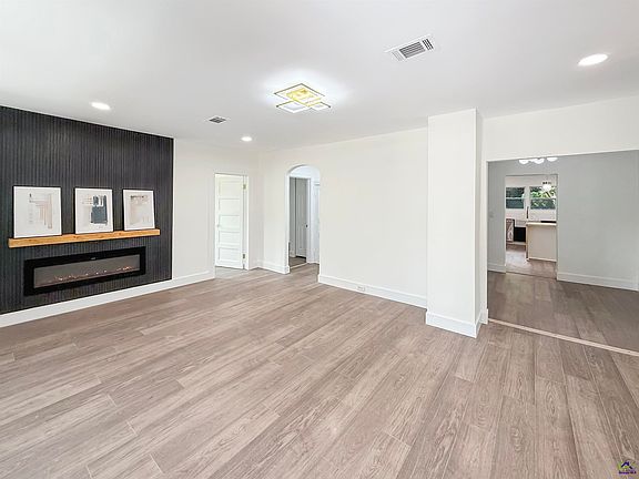 5th image of 305 Peachtree St