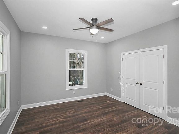 5th image of 701 N York St
