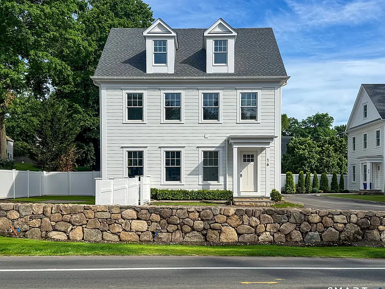 16 Old Stamford Rd — Photo 1