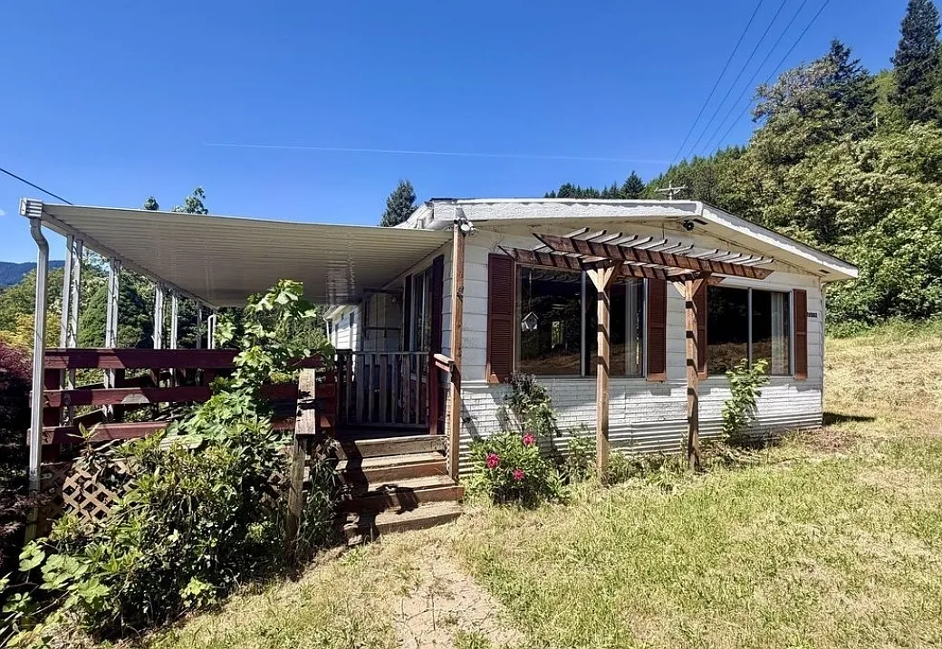 3 bed, 1536 sqft, $1,700 — Photo 1