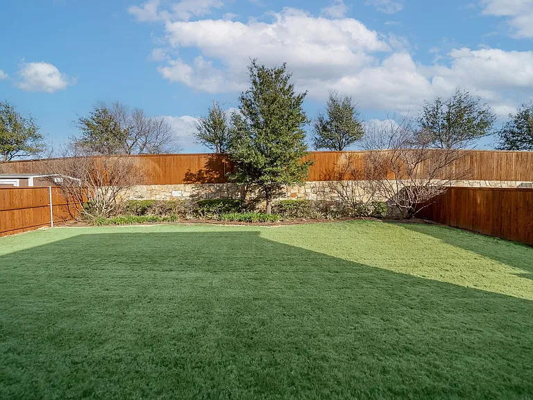 2805 Walnut Creek Ln — Photo 3