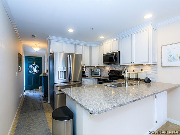 4th image of 72 Park Pool Dr #2A
