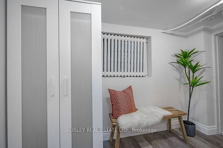15 Manor Rd E #BASEMENT — Photo 13