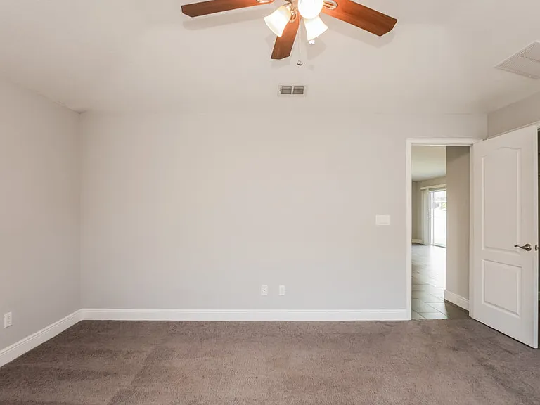 433 Bloomfield Dr — Photo 9