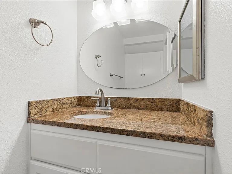 10172 Ascot Cir — Photo 8