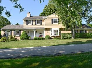 3402 W Picardy Ct, Mequon, WI 53092