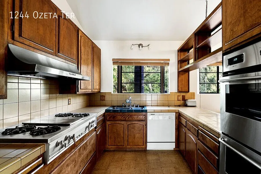3 bed, 2.5 bath, 2870 sqft, $8,650 — Photo 3