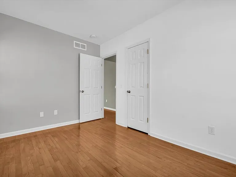 1407 E Forteen Mile Rd #2 — Photo 13