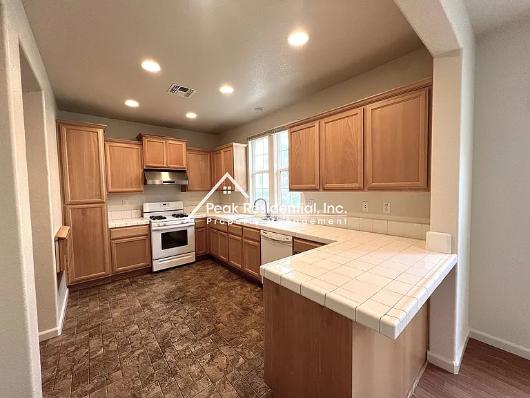 882 Bullion Ln — Photo 8