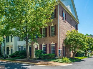 102 Grace Ln, Falls Church, VA 22046