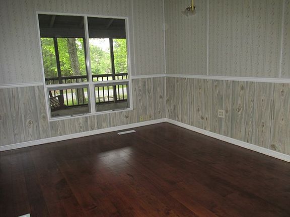 5th image of 486 S Independence Dr