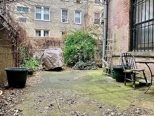 3rd image of 17 W 76th St APT 1C