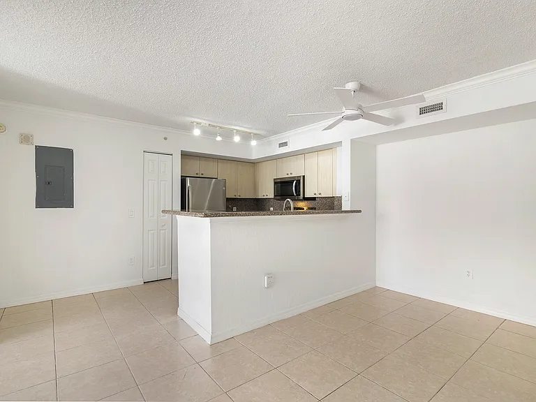 1801 N Flagler Dr #803 — Photo 5