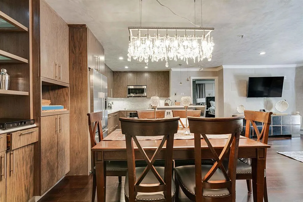 2 bed, 1120 sqft, $3,798 — Photo 1