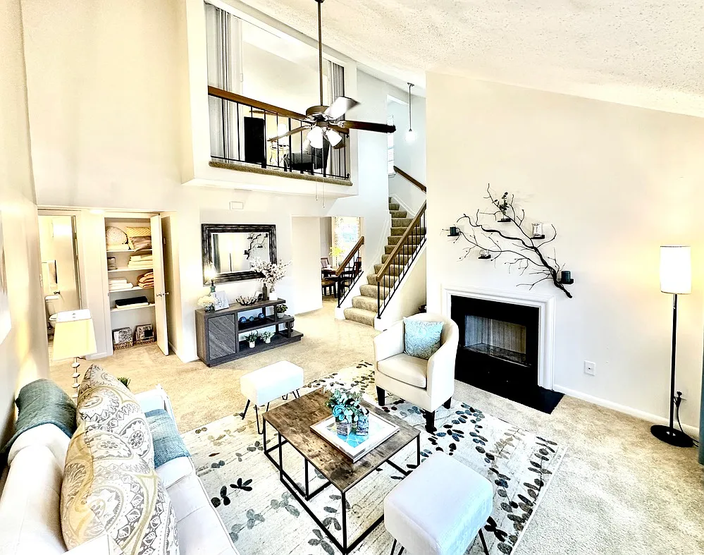 Shoreline Apartments — Photo 2