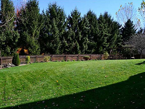 3rd image of 230 Meadowbrook Dr