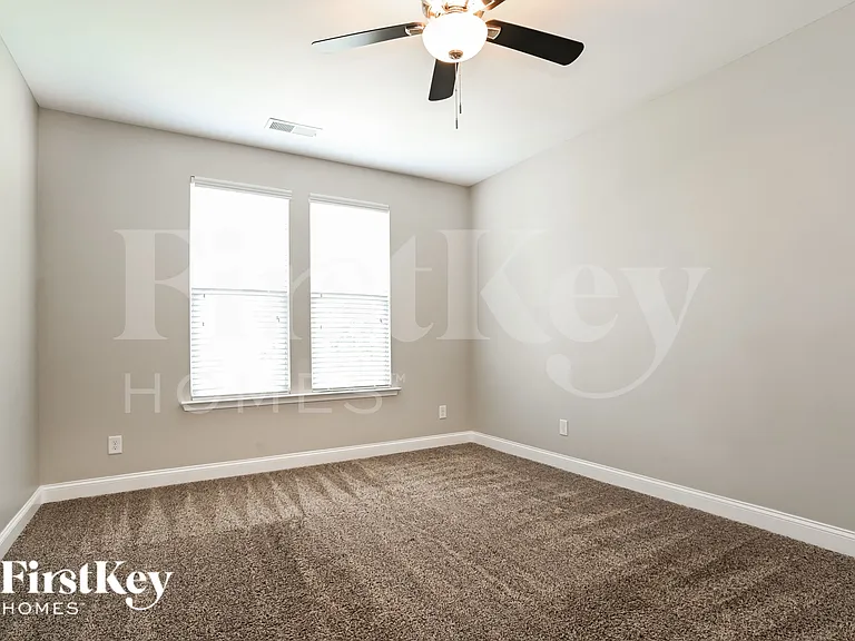 112 Keats Aly — Photo 9