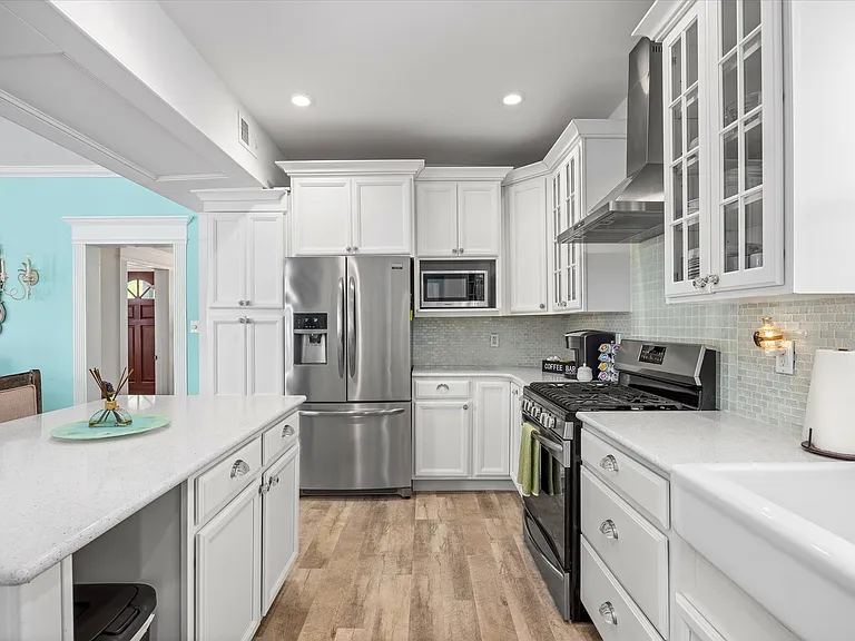 25 S Oakland Ave — Photo 37
