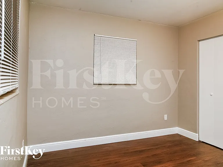 9880 Martinique Dr — Photo 11