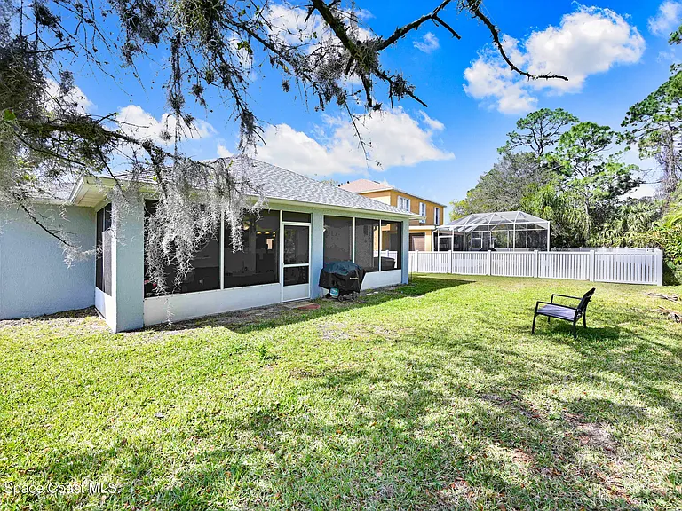 1652 La Maderia Dr SW — Photo 36