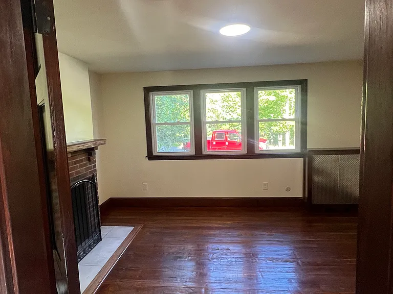 528 Elm Rd — Photo 6
