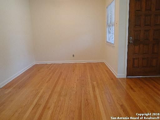 4th image of 310 Olney Dr