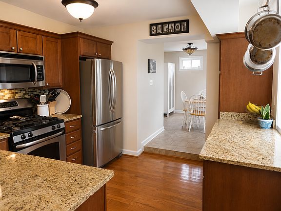 3rd image of 2303 E Fairmount Ave