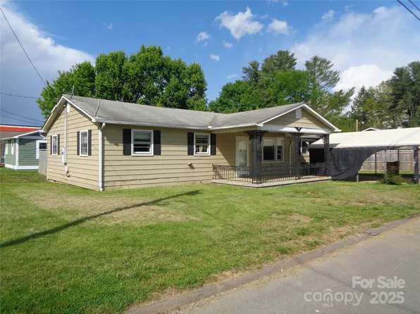 252 Rogers St, Waynesville, NC 28786