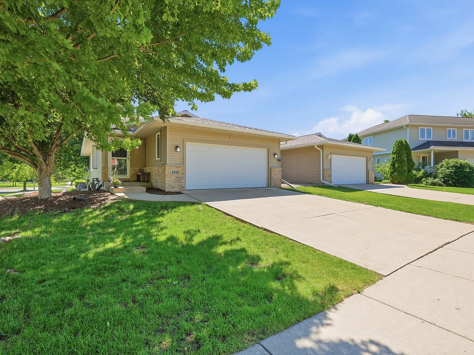 4 bed, 2000 sqft, $3,300 — Photo 4