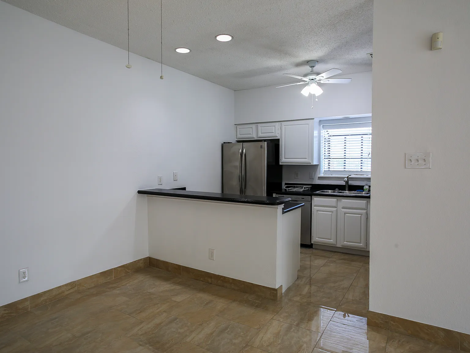 2 bed, 1124 sqft, $2,000 — Photo 1