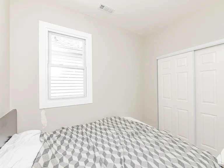 2923 N Avers Ave #2 — Photo 8