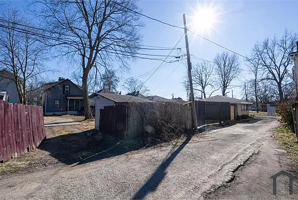 359 Clarendon Ave — Photo 7