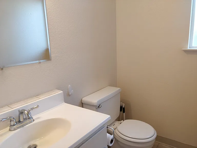 Twin Cir — Photo 16