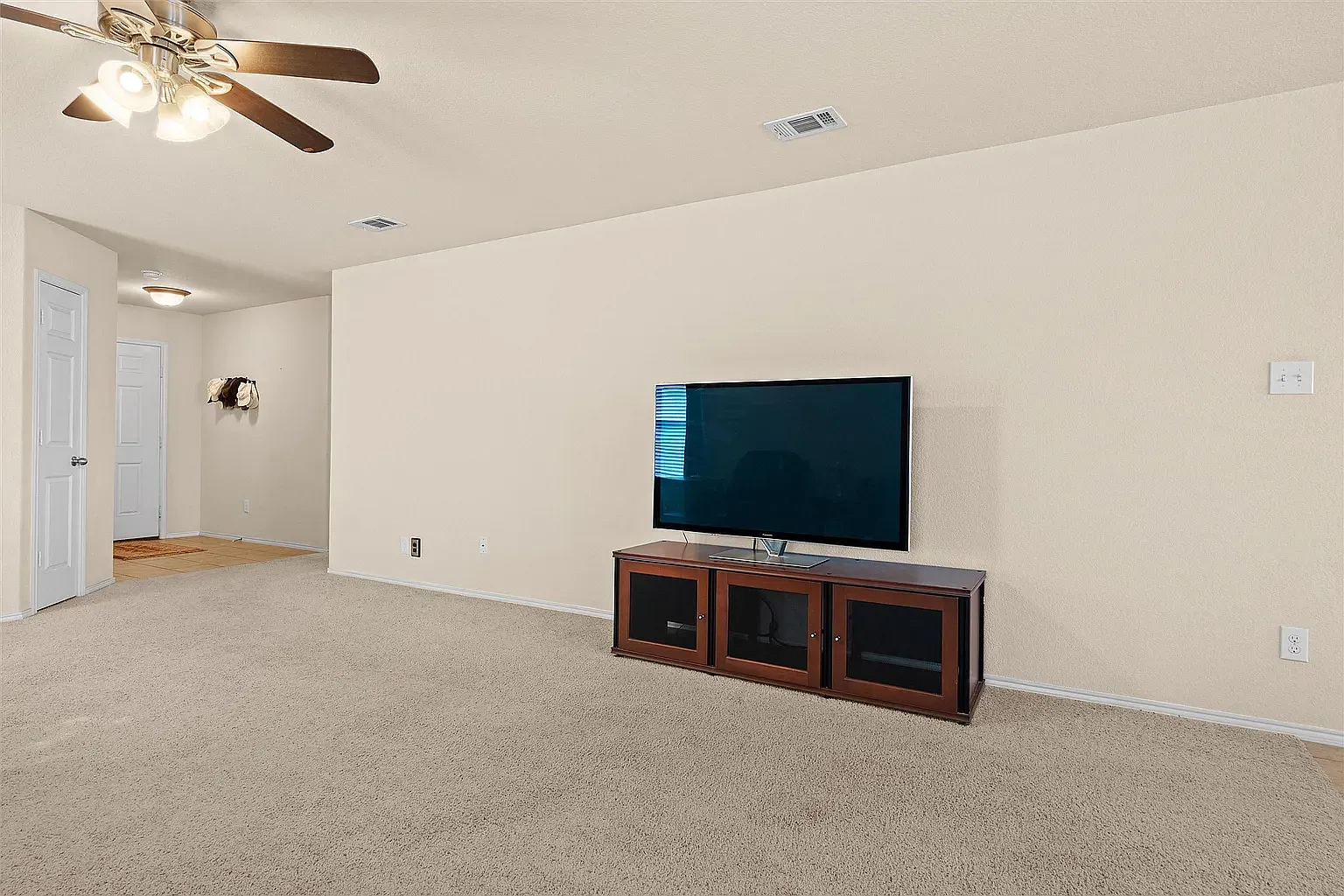 3 bed, 1659 sqft, $2,250 — Photo 4