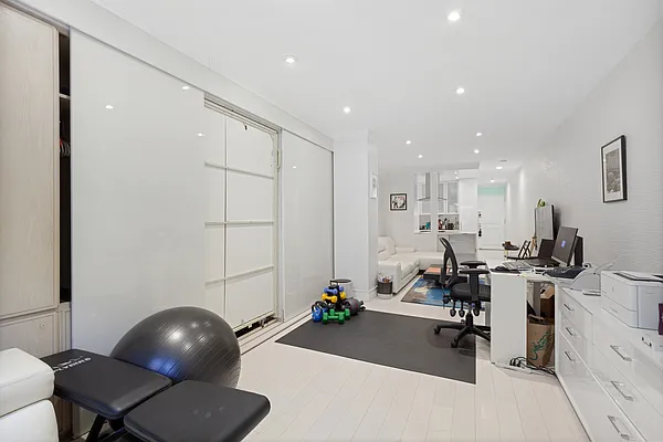 Rented by R New York | media 29