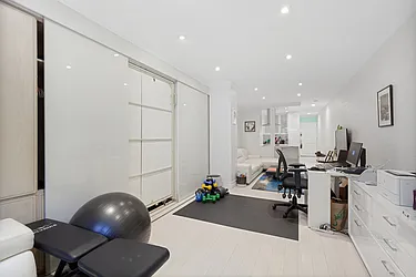 Rented by R New York