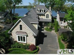 3456 Edgewood Park Dr, Commerce Township, MI 48382