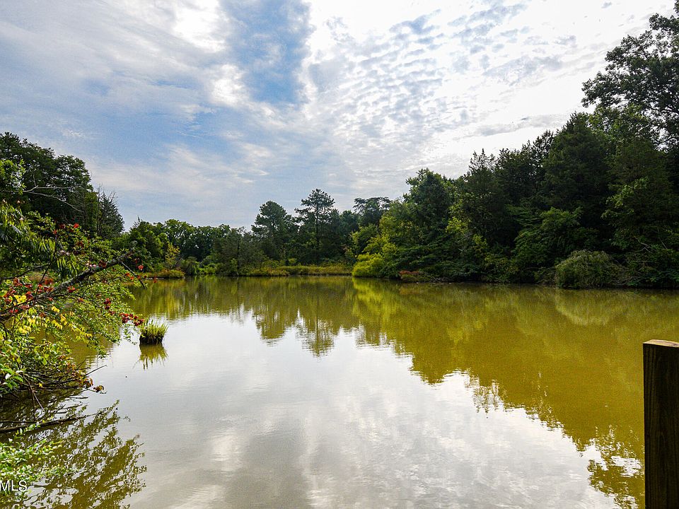 1st image of Cove Ln