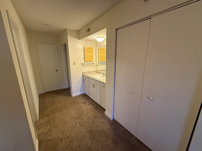 Avery Close Condominiums — Photo 15
