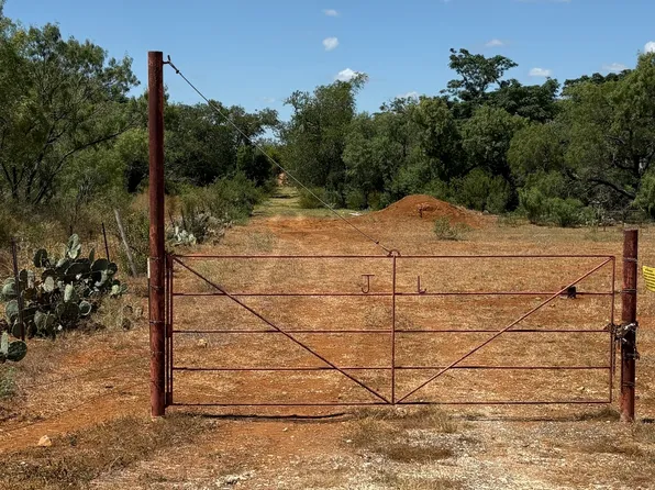 314 County Road, Bigfoot, TX 78005