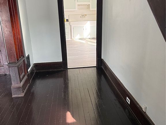 5th image of 3704 Walton Ave