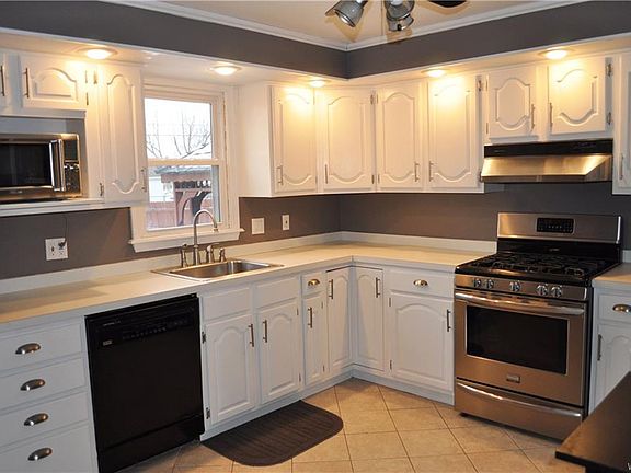 5th image of 30 Ledyard Ave