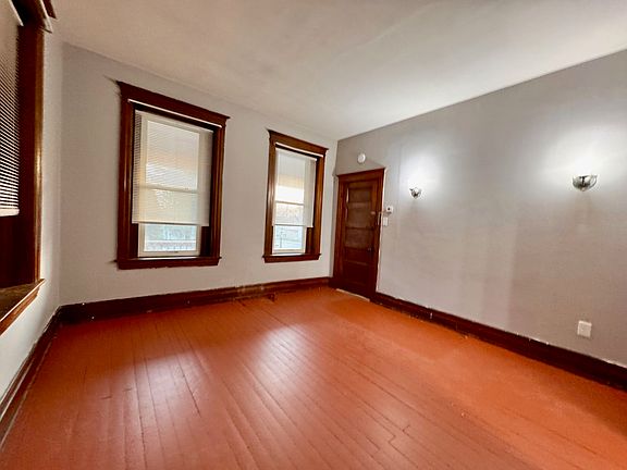 300 Centennial Ave Apt C - Living Room
